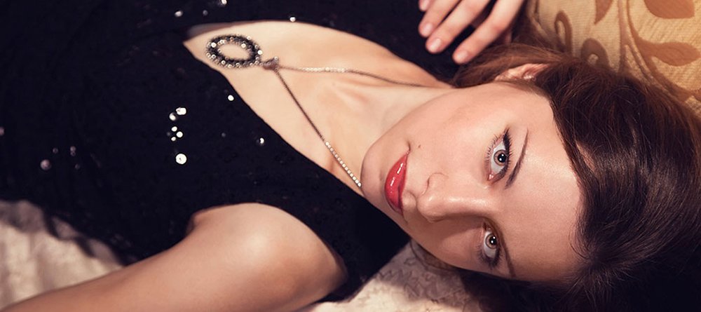 sombras ojos a juego con vestido